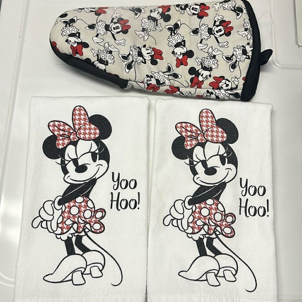 Disney Minnie Mouse Set of Two Kitchen Cotton Towels and Oven Mitt
